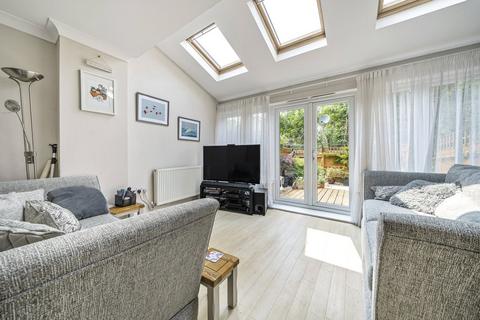 19 Raynham Close, Guildford, GU4 7TS