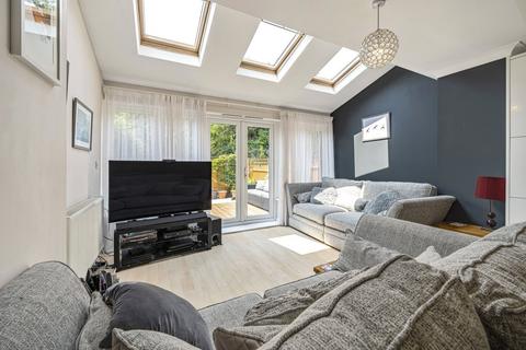 19 Raynham Close, Guildford, GU4 7TS