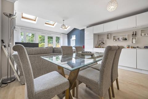 19 Raynham Close, Guildford, GU4 7TS