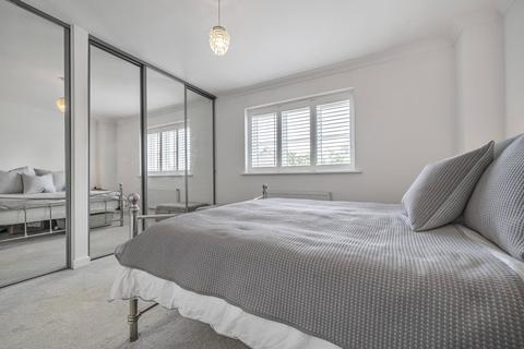 19 Raynham Close, Guildford, GU4 7TS
