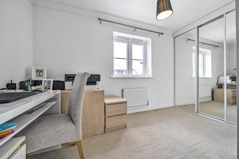 19 Raynham Close, Guildford, GU4 7TS