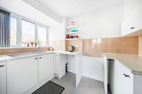 41 Bradfield Close, Guildford, GU4 7YT
