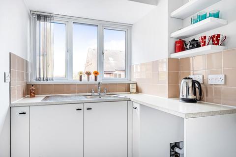 41 Bradfield Close, Guildford, GU4 7YT