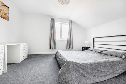 41 Bradfield Close, Guildford, GU4 7YT