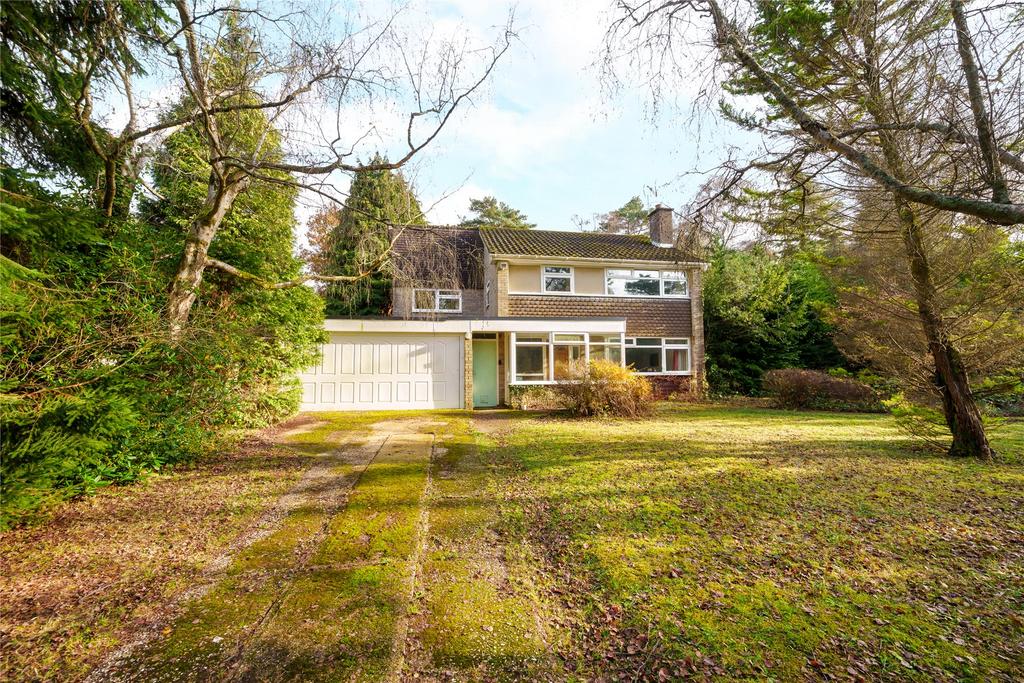 Kingswood Firs, Grayshott GU26 3 bed detached house for sale £925,000