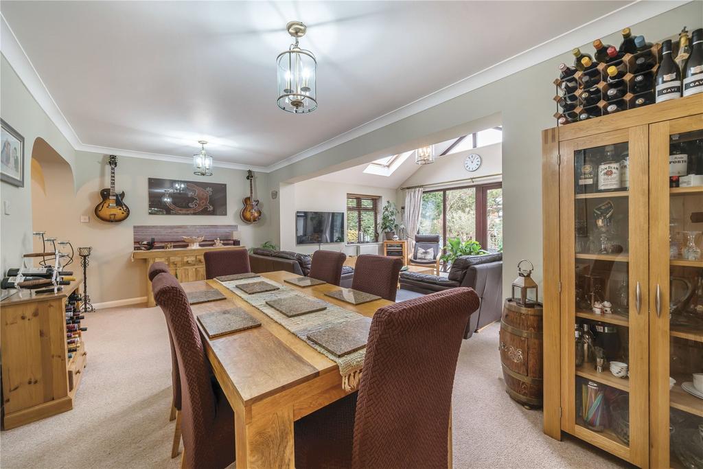 Golf Lane, Hampshire GU35 5 bed detached house for sale £799,995