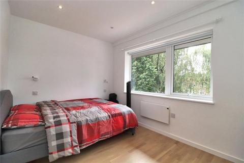 2 bedroom apartment to rent, River Court, Woking GU21