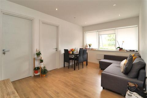 2 bedroom apartment to rent, River Court, Woking GU21