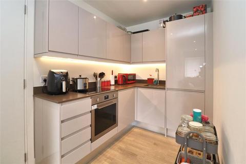 2 bedroom apartment to rent, River Court, Woking GU21