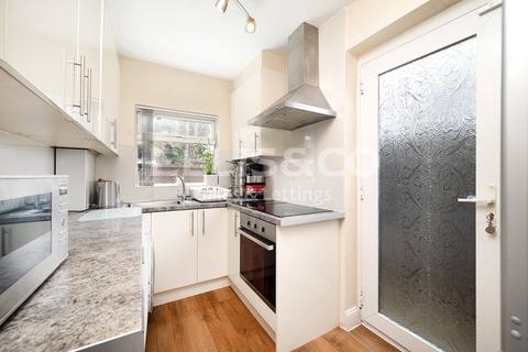 4 bedroom semi-detached house for sale - Oakhampton Road, Mill Hill, London, NW7