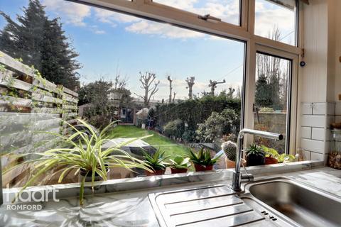 3 Recreation Avenue, Romford, RM7 9ET