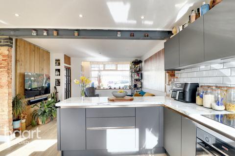 3 Recreation Avenue, Romford, RM7 9ET