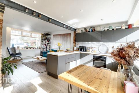 3 Recreation Avenue, Romford, RM7 9ET