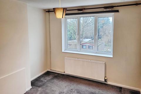 3 bedroom terraced house to rent, Crawley Green Road, Crawley Green, Luton, LU2