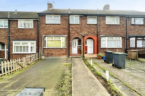 3 bedroom terraced house to rent, Crawley Green Road, Crawley Green, Luton, LU2