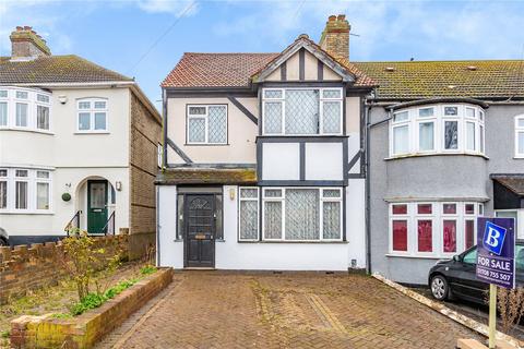 32 Marshalls Drive, Romford, RM1 4JT