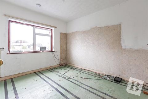 32 Marshalls Drive, Romford, RM1 4JT