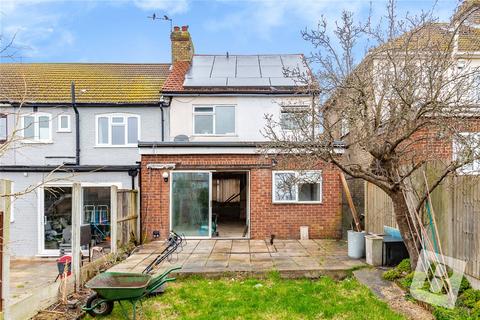 32 Marshalls Drive, Romford, RM1 4JT