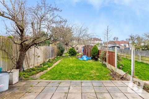 32 Marshalls Drive, Romford, RM1 4JT