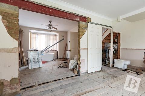 32 Marshalls Drive, Romford, RM1 4JT