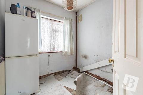 32 Marshalls Drive, Romford, RM1 4JT