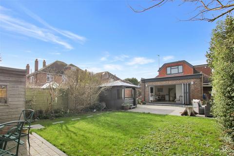 4 bedroom chalet for sale, Rectory Gardens, Worthing, BN14 7TE