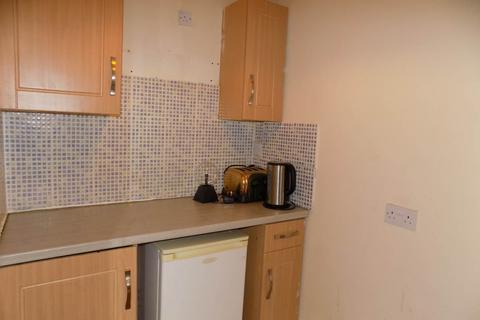 Studio to rent, Stainby Close, West Drayton, Middlesex