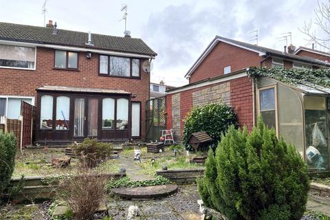 3 bedroom townhouse for sale, 14 Wetherby Drive, Royton