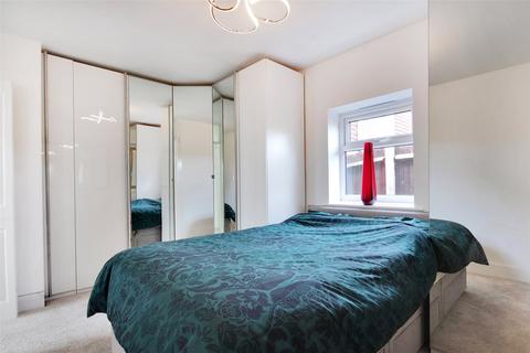 96 Flowerhill Way, Istead Rise, Gravesend, DA13 9DW