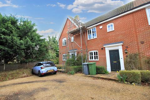 3 bedroom end of terrace house to rent - Robert Norgate Close, Horstead NR12