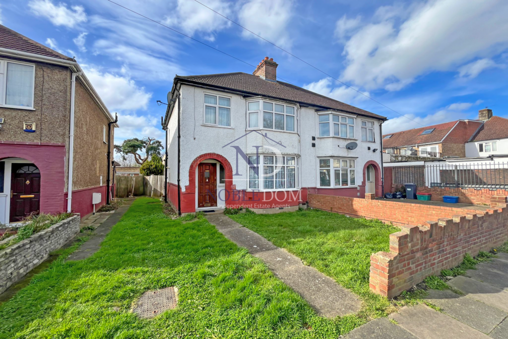 3 bedroom sem detached house in hounslow