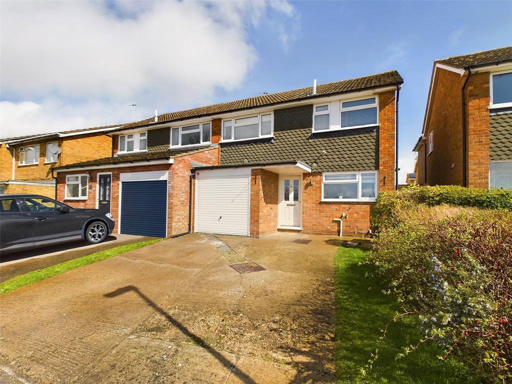 Chinnor, Oxfordshire OX39 3 bed semidetached house £1,650 pcm (£381 pw)