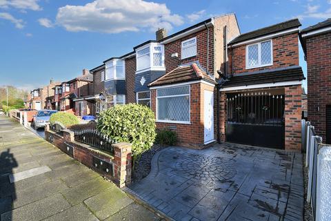 17 Burnside Avenue, Salford, M6 8NS