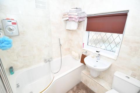 17 Burnside Avenue, Salford, M6 8NS