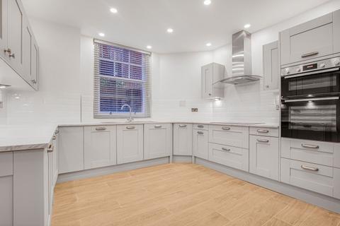 4 bedroom apartment to rent - Oakwood Court London W14