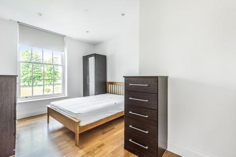 2 bedroom flat for sale, Princess Park Manor,  Royal Drive,  N11
