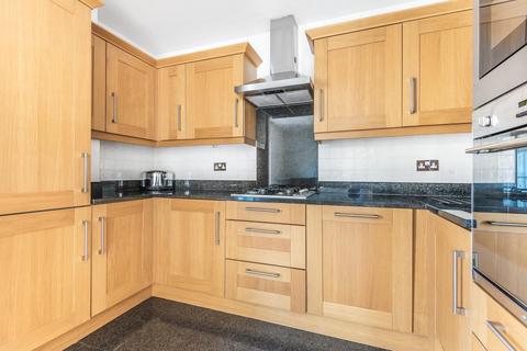 2 bedroom flat for sale, Princess Park Manor,  Royal Drive,  N11