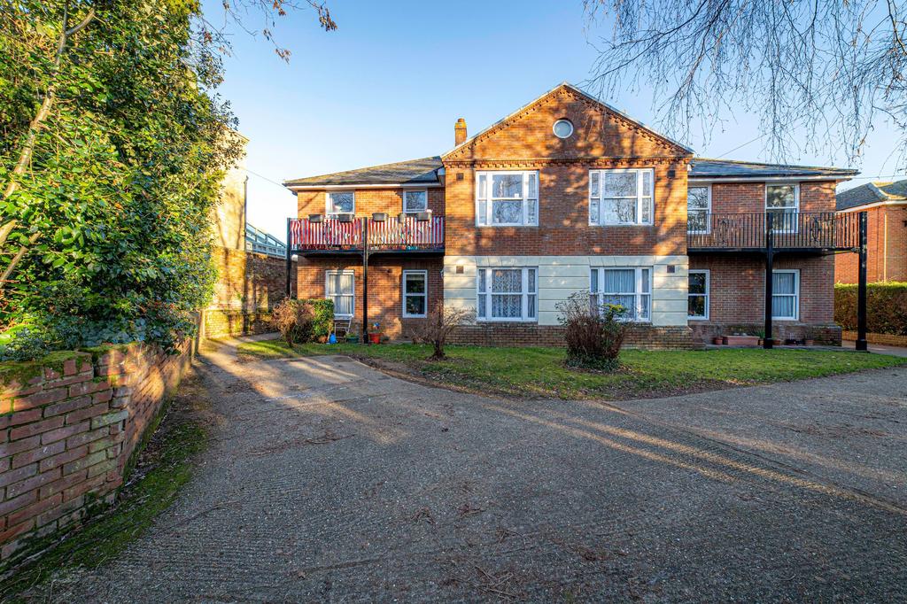 Summer Hill, Harbledown, CT2 2 bed ground floor flat for sale £225,000