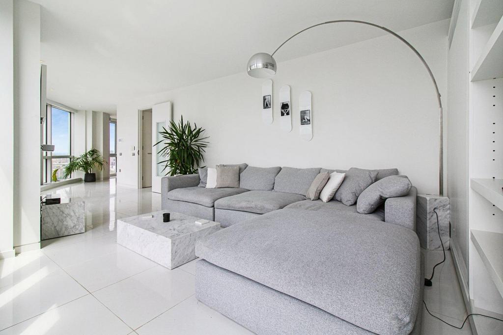 Ontario Tower, 4 Fairmont Avenue, E14 1 bed apartment for sale £595,000