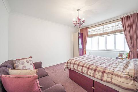 54 Southfields, London, NW4 4NB