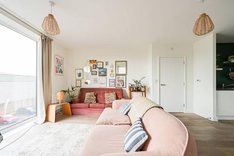 2 bedroom flat for sale, Furrow House, Highams Park, London, E4