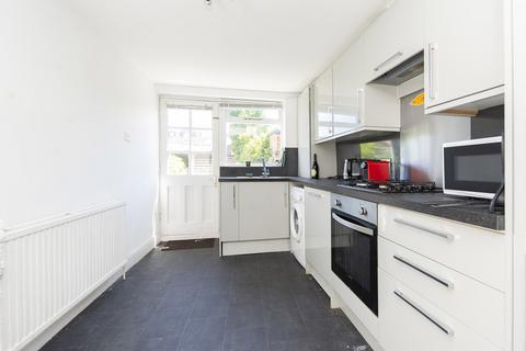 3 bedroom terraced house to rent, Hartfield Crescent, WIMBLEDON SW19