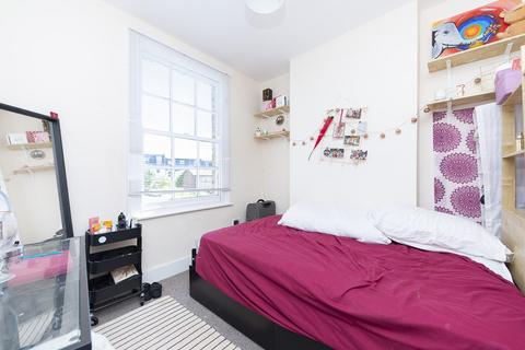 3 bedroom terraced house to rent, Hartfield Crescent, WIMBLEDON SW19