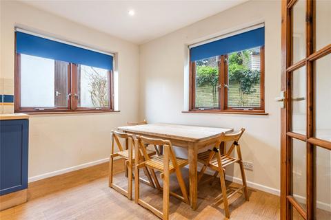 7 Riverside, Totnes, TQ9 5JB