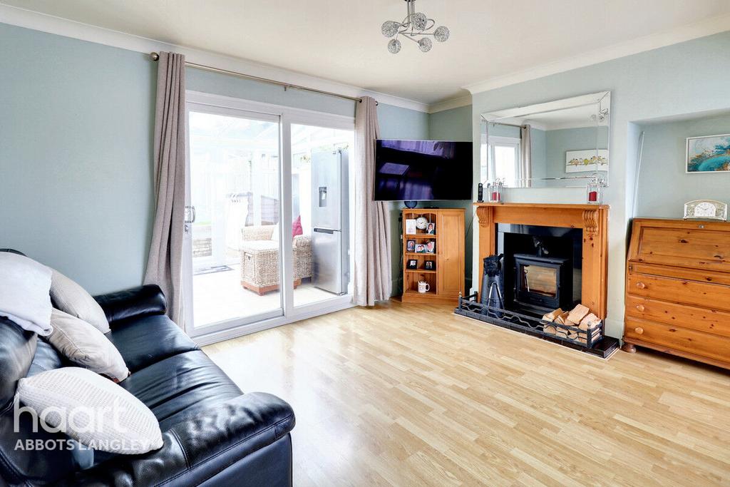 Primrose Hill, Kings Langley 4 bed semidetached house for sale £599,950