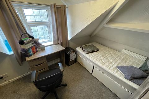 6 bedroom terraced house to rent, Greyshiels Avenue, Leeds, West Yorkshire, LS6