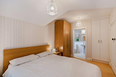 The Cottage Catlins Lane, Pinner, HA5 2EZ