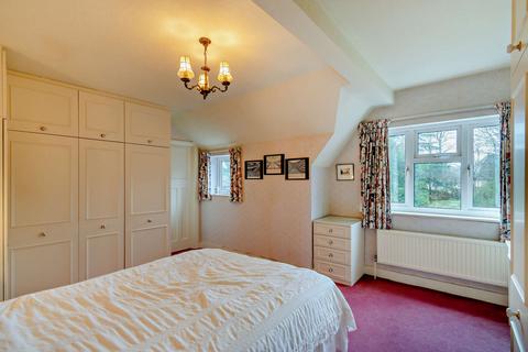 The Cottage Catlins Lane, Pinner, HA5 2EZ