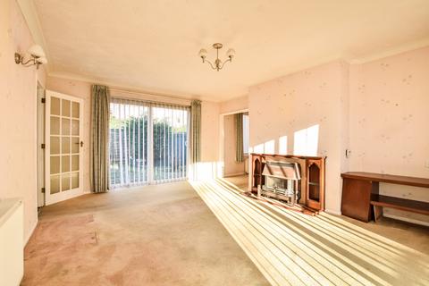 3 bedroom bungalow for sale - Finedon, Wellingborough NN9