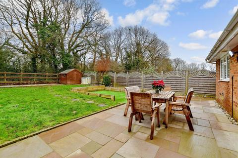 12 Wealdon Close, Southwater, Horsham, RH13 9HP